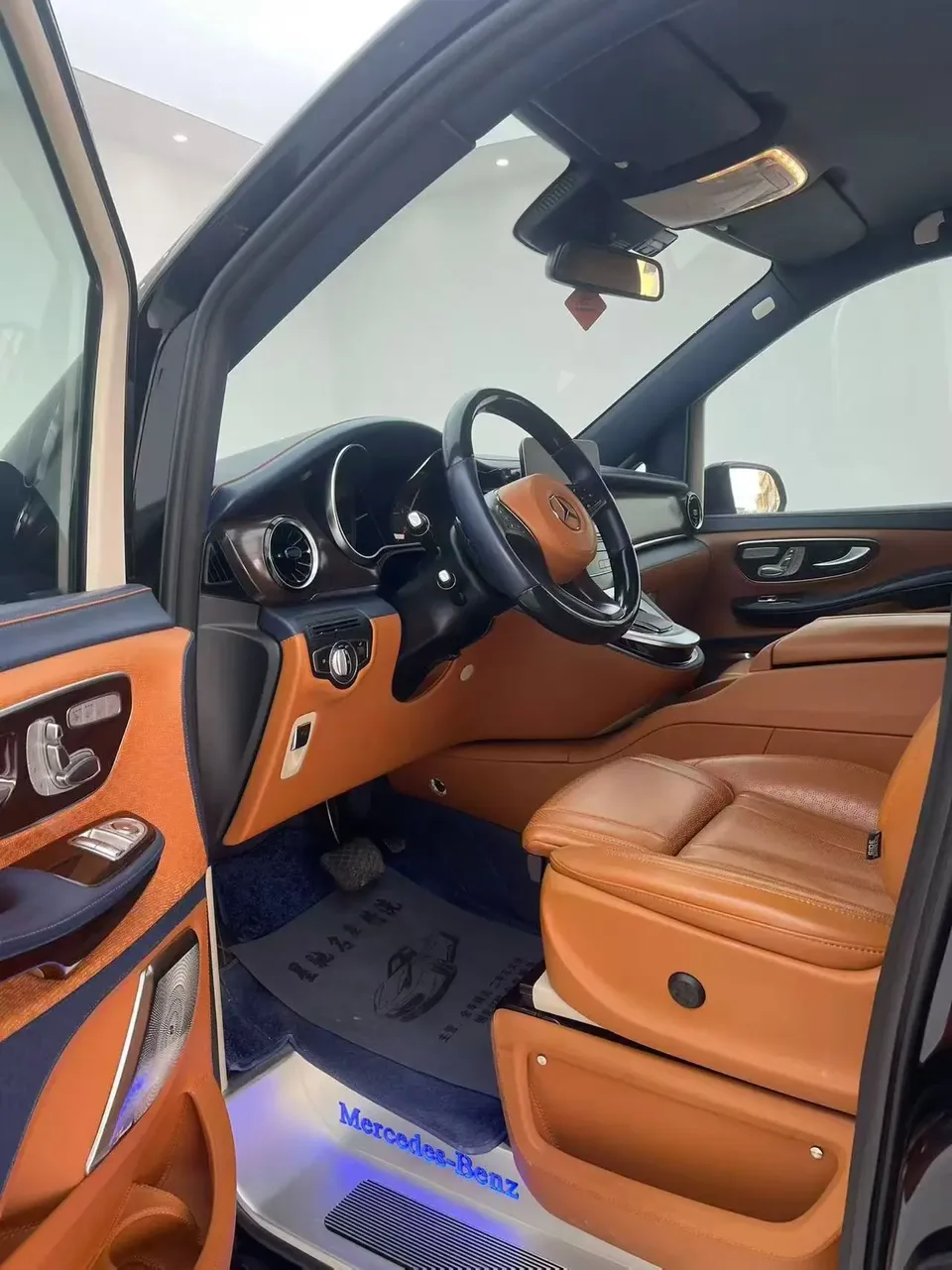 Mercedes-Benz V-Класс Mercedes Benz V Class 2022 V 260 Pilot Edition 2024 — thumbnail 4