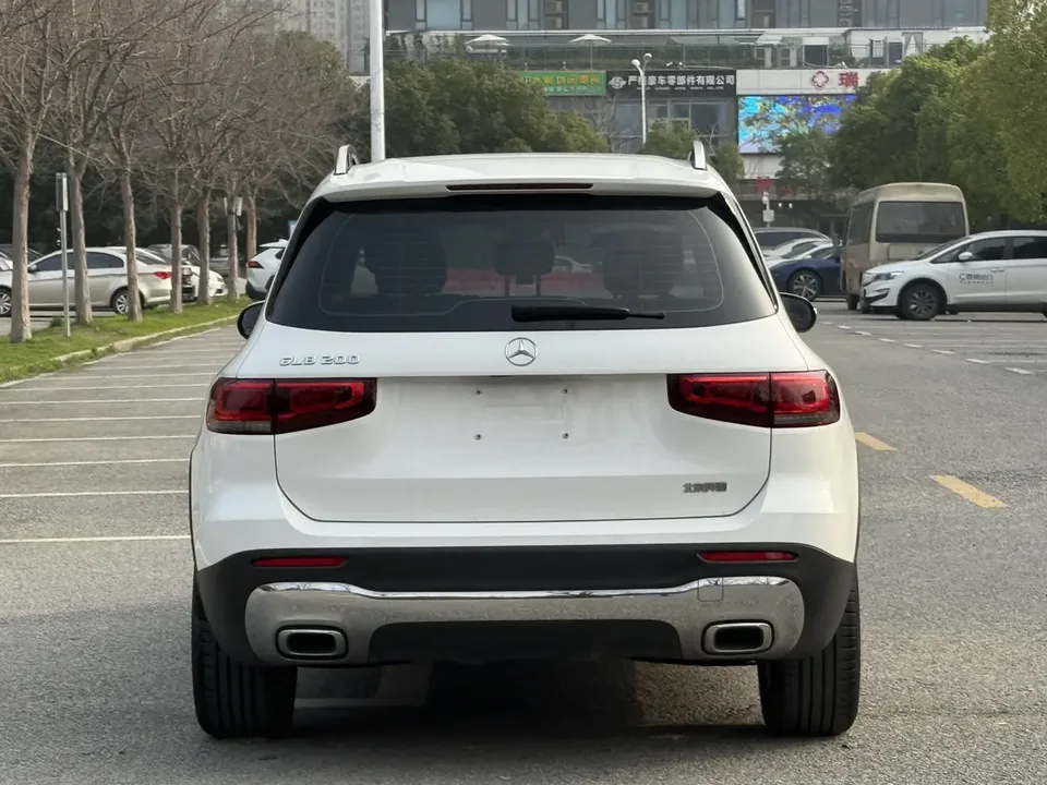 Mercedes-Benz GLB-Class facelift GLB 200 Dynamic 2023 — миниатюра 2