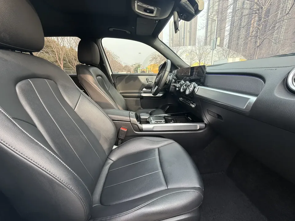 Mercedes-Benz GLB-Class facelift GLB 200 Dynamic 2023 — миниатюра 3
