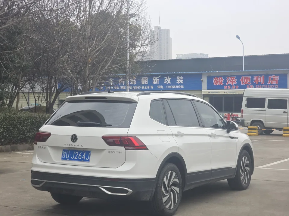 Volkswagen Tiguan L Tiguan L 2022 330TSI Automatic 2WD Comfort Edition 2022 — миниатюра 2