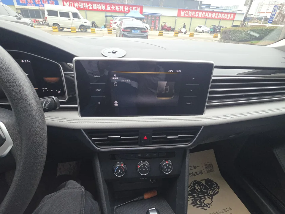 Volkswagen Tiguan L Tiguan L 2022 330TSI Automatic 2WD Comfort Edition 2022 — миниатюра 4