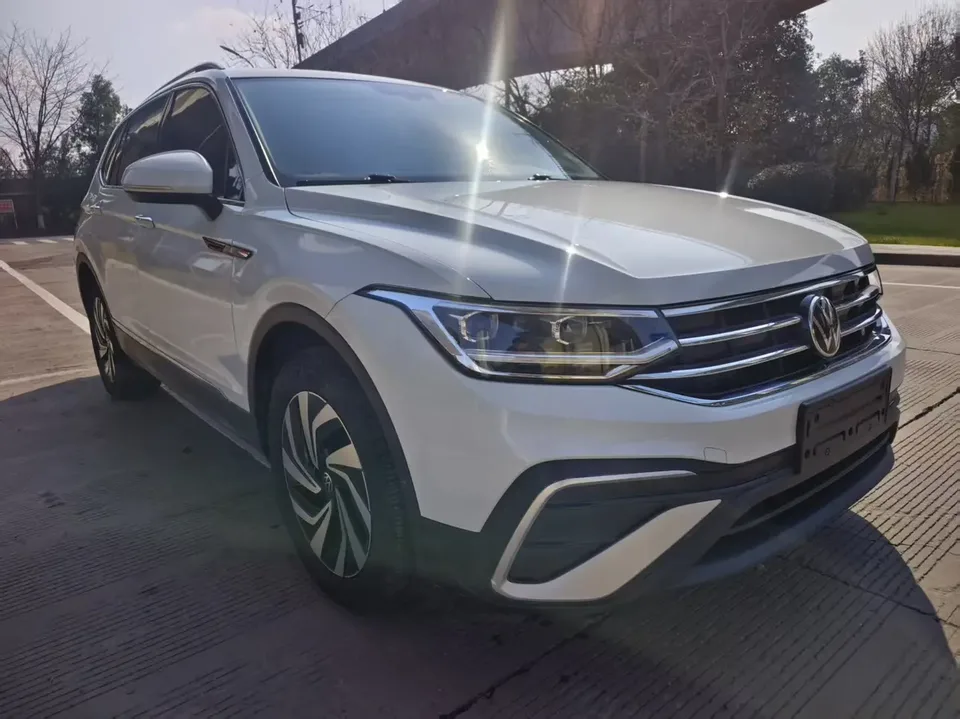 Volkswagen Tiguan L 300TSI 2WD Intelligent Edition 2023 — миниатюра 3