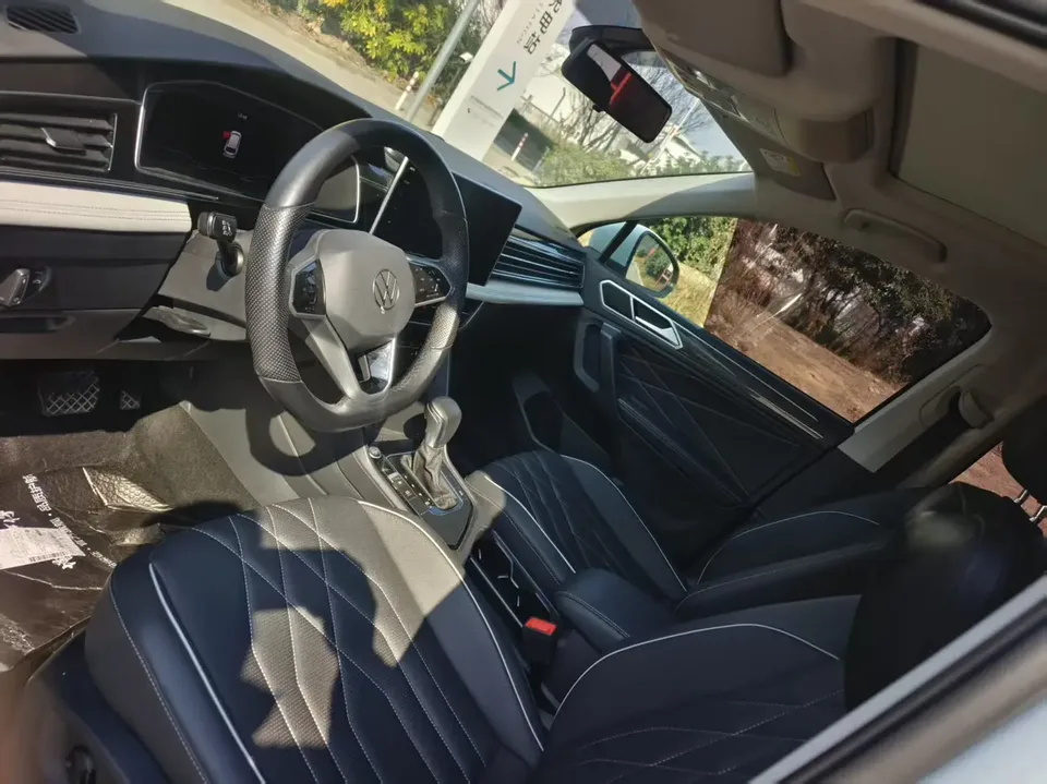 Volkswagen Tiguan L 300TSI 2WD Intelligent Edition 2023 — миниатюра 4