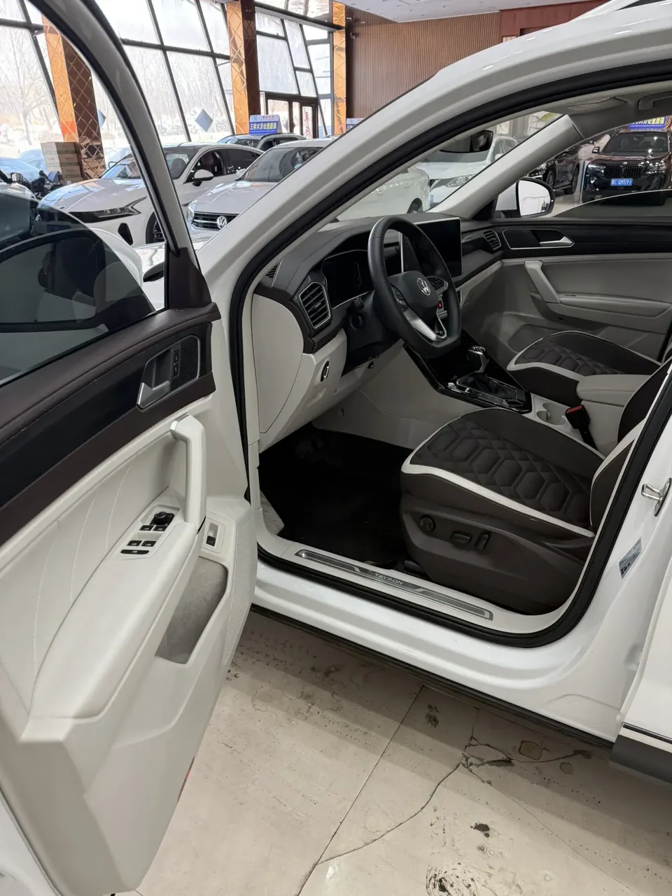 Volkswagen Tayron Tanyue 2023 280TSI 2WD Luxury Plus Advanced Edition 2023 — thumbnail 4