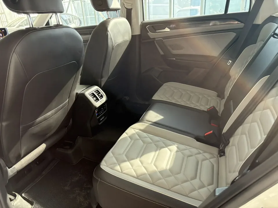 Volkswagen Tayron Tanyue 2023 280TSI 2WD Luxury Plus Advanced Edition 2022 — миниатюра 4