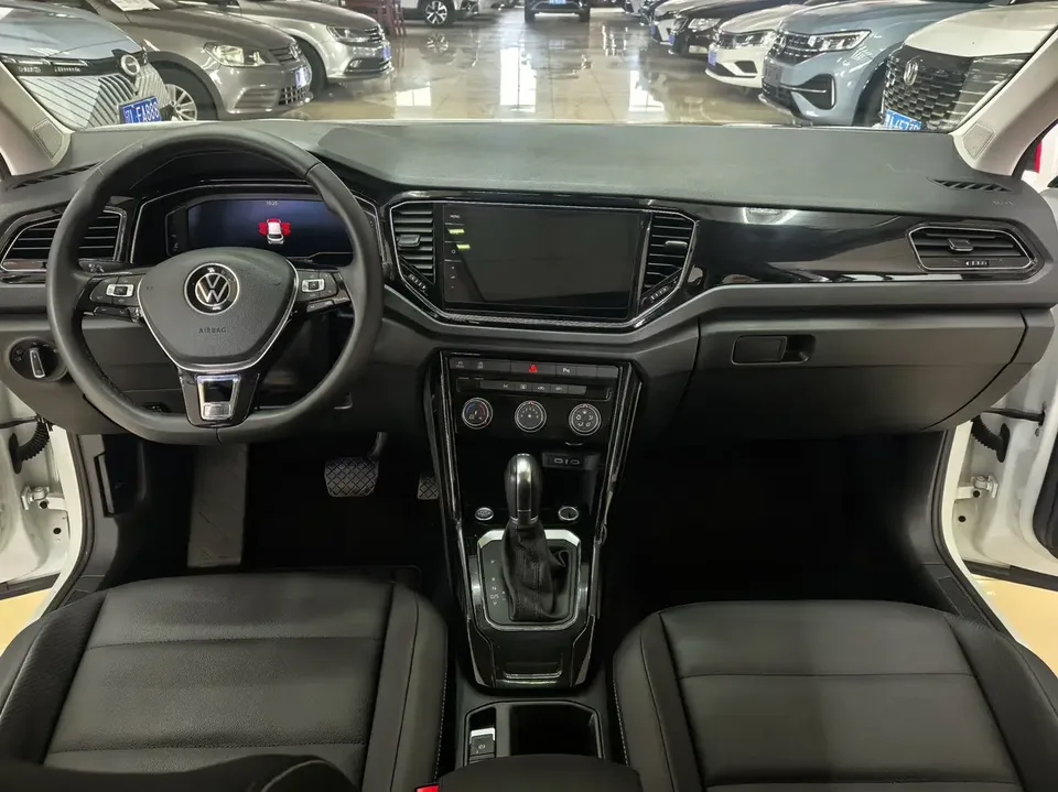 Volkswagen T-Roc Tange 280TSI DSG two-wheel drive comfort PLUS 2023 — миниатюра 2