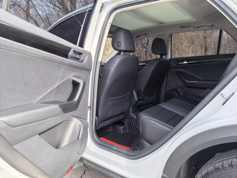 Volkswagen T-Roc Tange 280TSI DSG two-wheel drive comfort PLUS 2022 — миниатюра 5