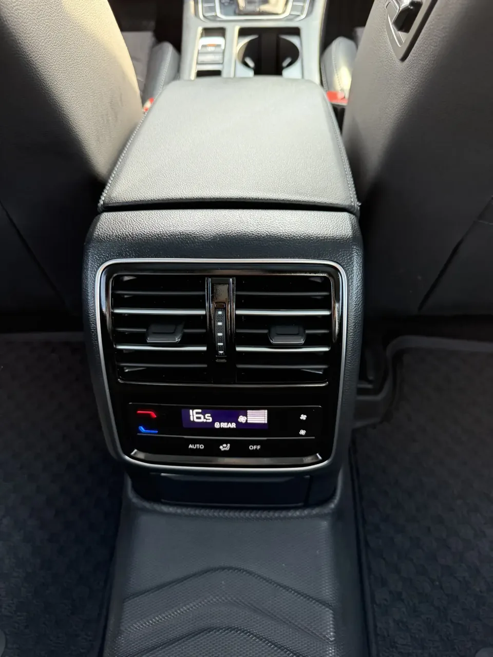 Volkswagen Magotan 330TSI DSG 30th Anniversary Edition 2022 — миниатюра 5