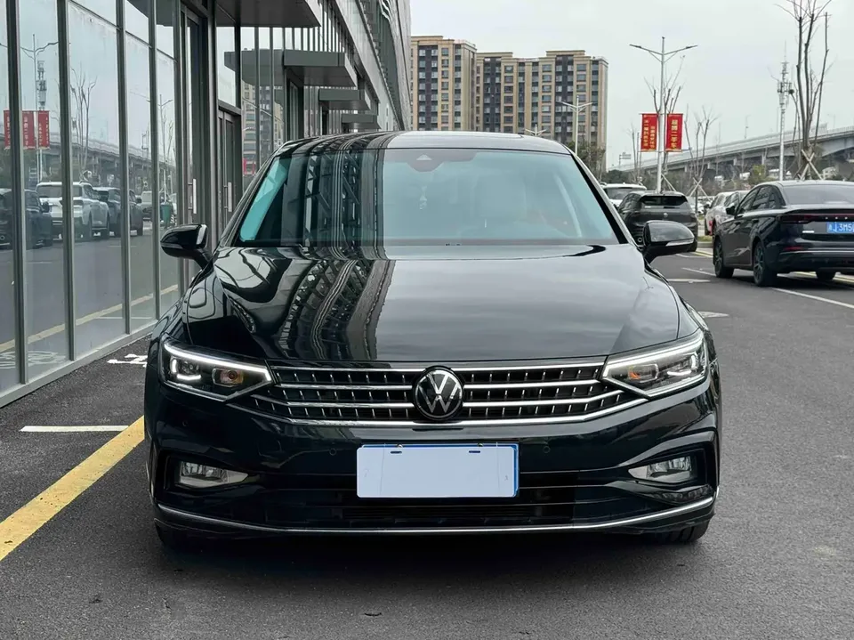 Volkswagen Magotan Magotan 2023 2 million commemorative edition 330TSI DSG luxury model 2023 — миниатюра 2