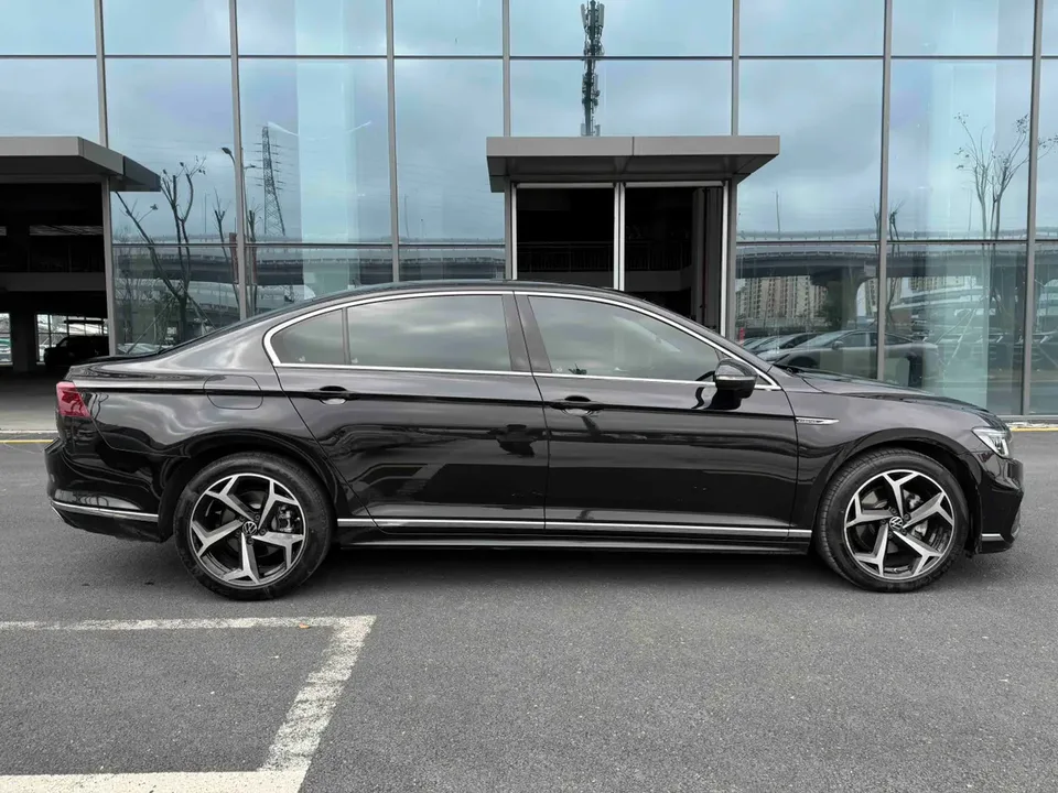 Volkswagen Magotan Magotan 2023 2 million commemorative edition 330TSI DSG luxury model 2023 — миниатюра 3