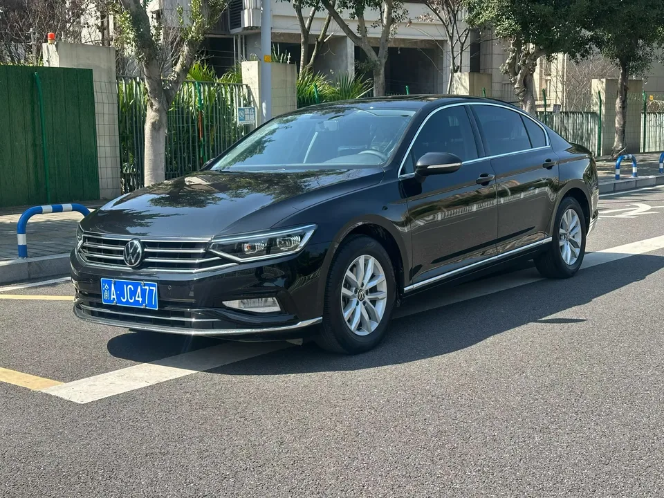 Volkswagen Magotan Magotan 2020 Magotan 2020 280TSI DSG Comfort Edition 2022 — photo 1, buy with delivery to Moscow