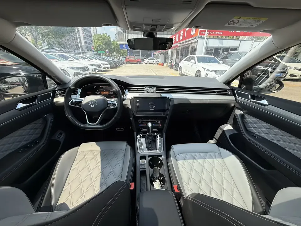Volkswagen Magotan Magotan 2023 2 million commemorative edition 330TSI DSG luxury model 2023 — миниатюра 3