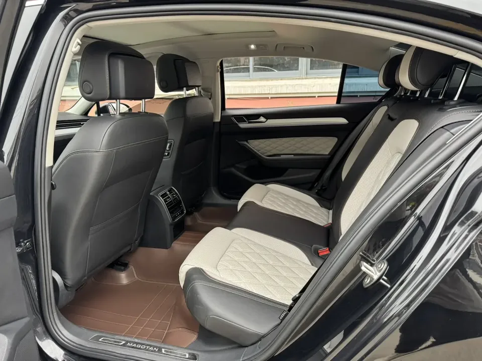 Volkswagen Magotan Magotan 2023 2 million commemorative edition 330TSI DSG luxury model 2023 — миниатюра 4
