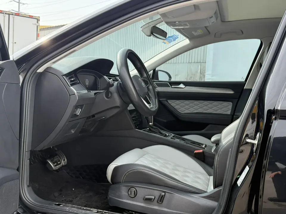 Volkswagen Magotan Magotan 2023 2 million commemorative edition 330TSI DSG leading model 2023 — миниатюра 4