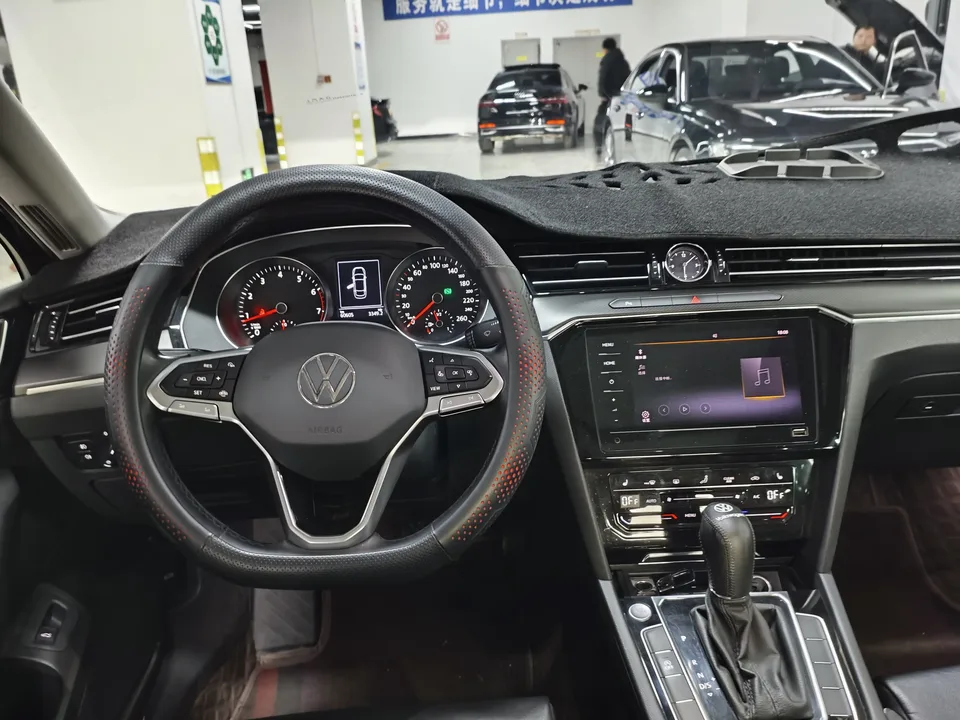 Volkswagen Magotan Magotan 2020 330TSI DSG Leading Edition 2022 — миниатюра 5