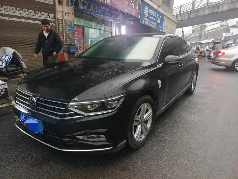 Volkswagen Magotan 2025