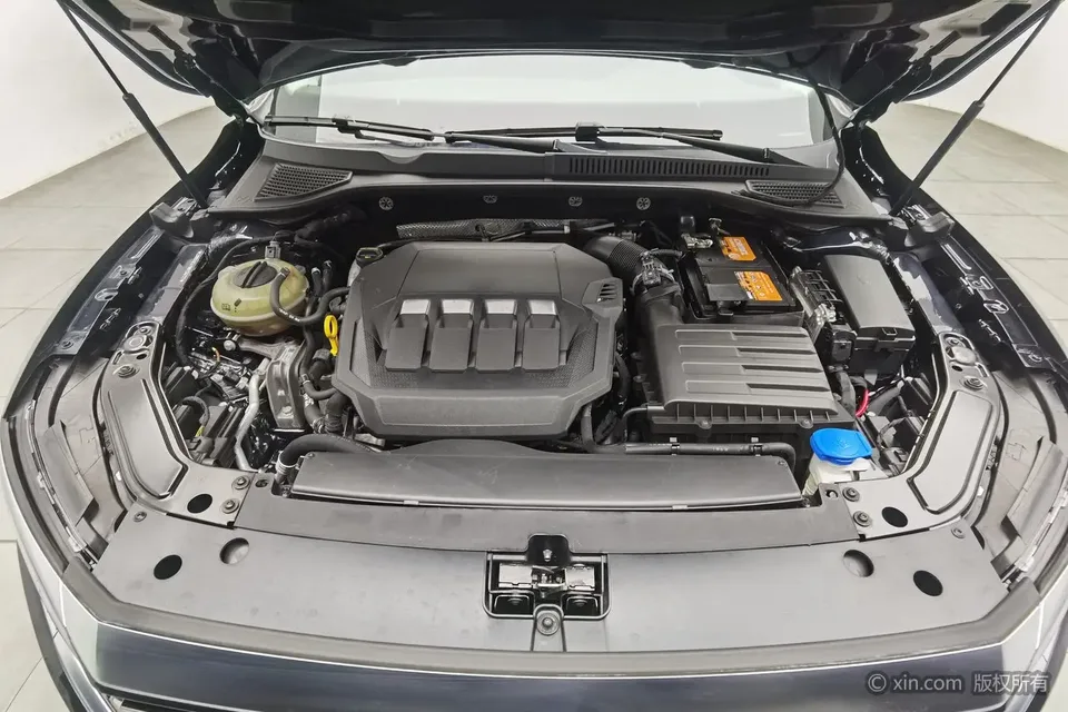 Volkswagen Passat Passat 2022 330TSI Deluxe Edition 2023 — миниатюра 2