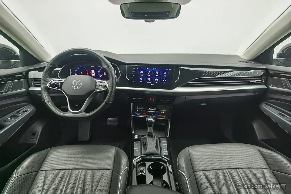 Volkswagen Passat Passat 2022 330TSI Deluxe Edition 2023 — миниатюра 3
