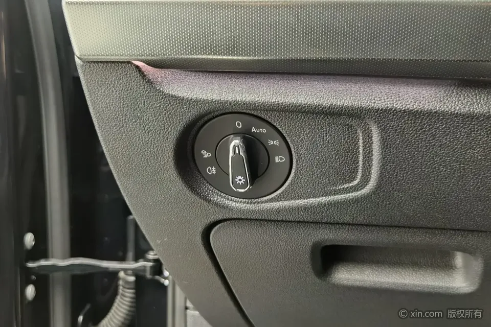 Volkswagen Passat Passat 2022 330TSI Deluxe Edition 2023 — миниатюра 4