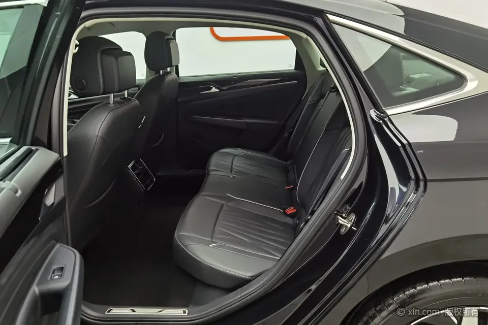 Volkswagen Passat Passat 2022 330TSI Deluxe Edition 2023 — миниатюра 5
