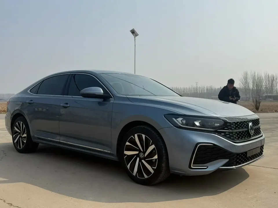 Volkswagen Passat Passat 2022 330TSI Deluxe Edition 2022 — миниатюра 3