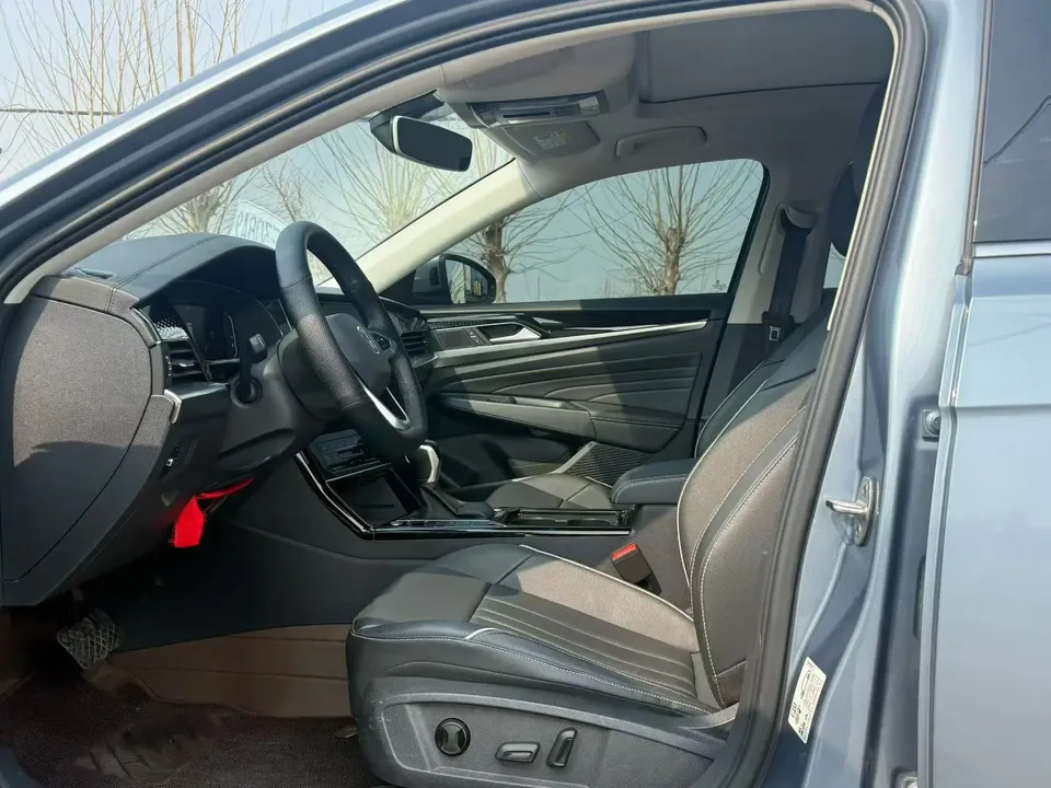 Volkswagen Passat Passat 2022 330TSI Deluxe Edition 2022 — миниатюра 4