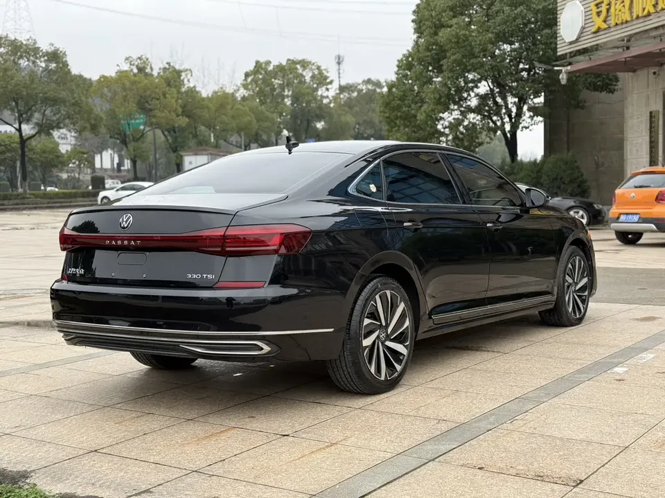 Volkswagen Passat Passat 2022 330TSI Starry Sky Deluxe Edition 2022 — миниатюра 2