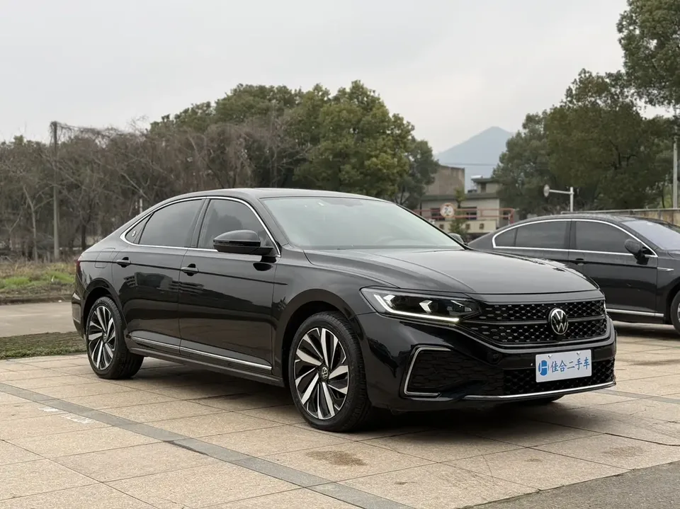 Volkswagen Passat Passat 2022 330TSI Starry Sky Deluxe Edition 2022 — миниатюра 3