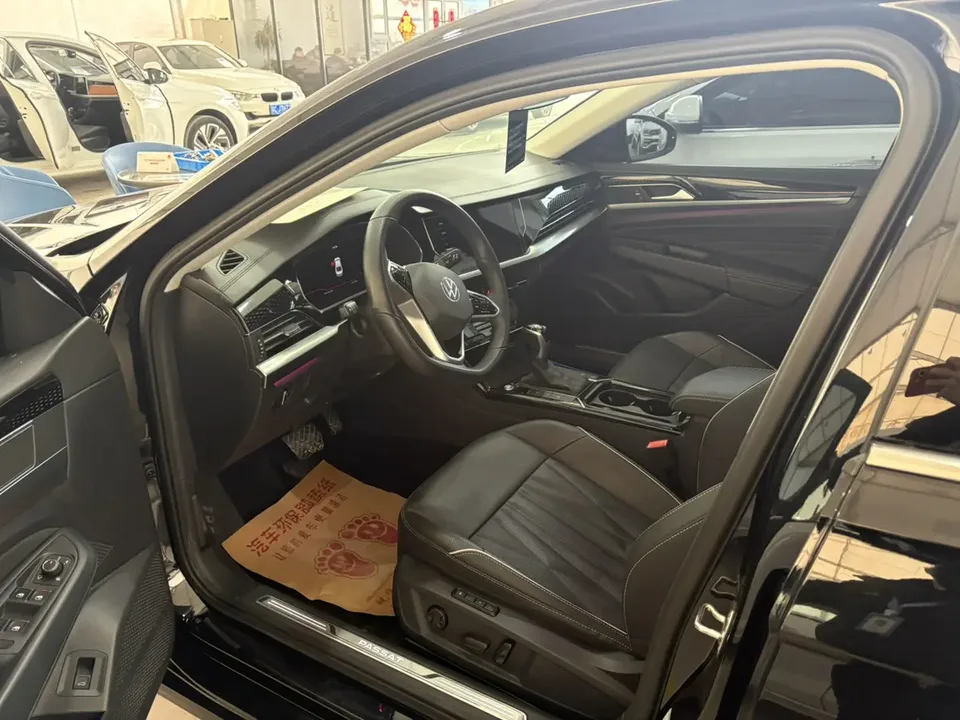 Volkswagen Passat facelift 330TSI Starry Sky Deluxe Edition 2023 — миниатюра 3