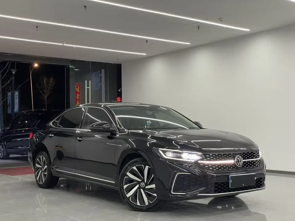 Volkswagen Passat Passat 2022 330TSI Starry Sky Deluxe Edition 2022 — миниатюра 3