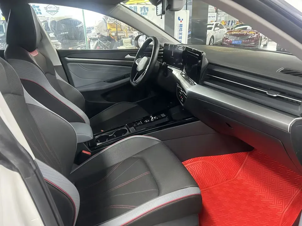 Volkswagen Lamando Lingdu L 280TSI DSG Hot Edition 2022 — миниатюра 3