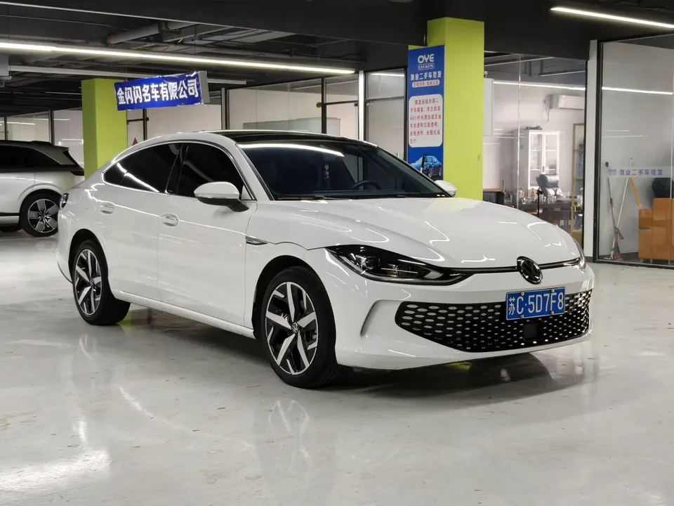 Volkswagen Lamando Lingdu 2023 Lingdu L 280TSI DSG Cool Edition 2023 — photo 1, buy with delivery to Moscow