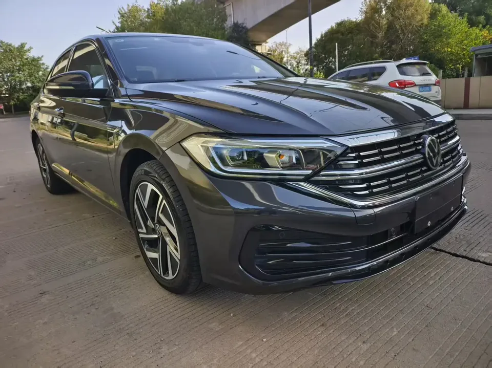 Volkswagen Sagitar 2023 Sagitar 200TSI DSG Flying Edition 2023 — миниатюра 3