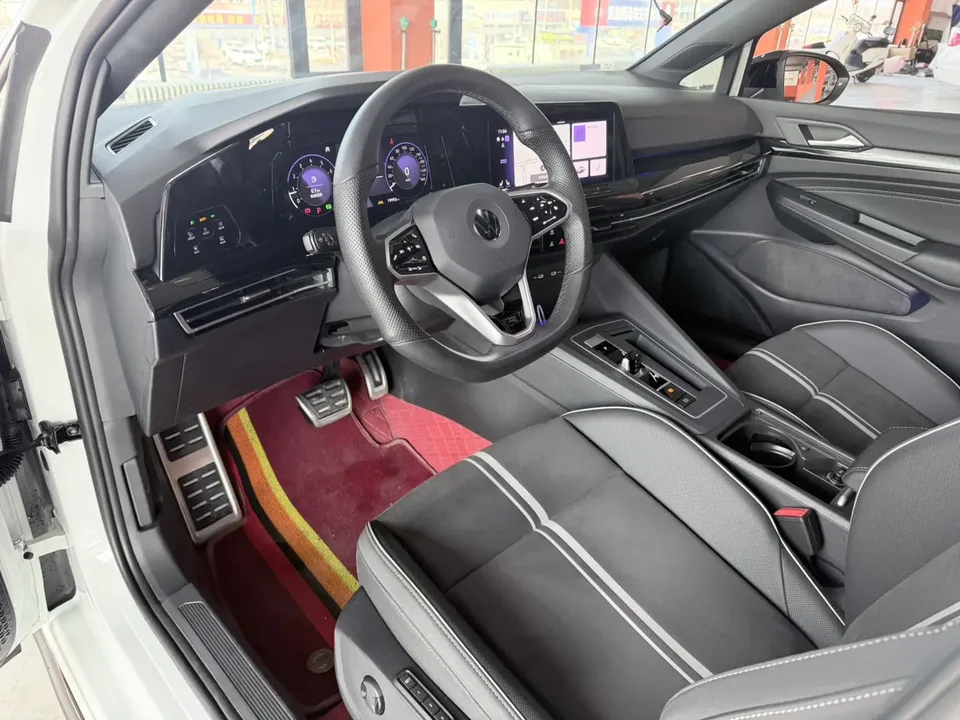 Volkswagen Golf golf 2024 280TSI DSG R-Line 50 Years Legend Edition 2025 — thumbnail 2