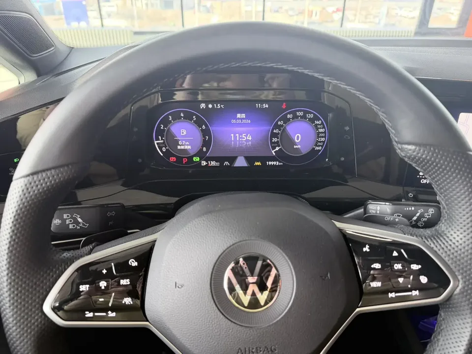 Volkswagen Golf golf 2024 280TSI DSG R-Line 50 Years Legend Edition 2025 — thumbnail 4