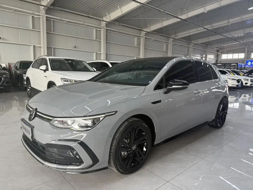 Volkswagen Golf facelift 280TSI DSG R-Line Lite 2023 — фото 1, купить с доставкой в Москву