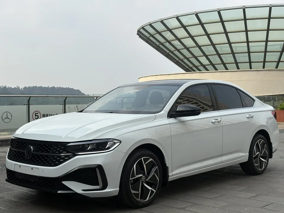 Volkswagen Lavida Lavida 2023 280TSI DSG Starry Sky Forever Edition 2023 — photo 1, buy with delivery to Moscow