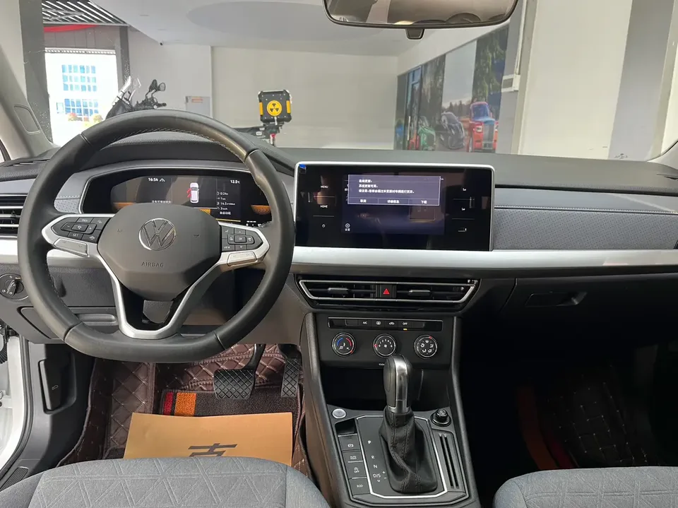 Volkswagen Lavida 300TSI DSG Full Edition 2023 — миниатюра 3