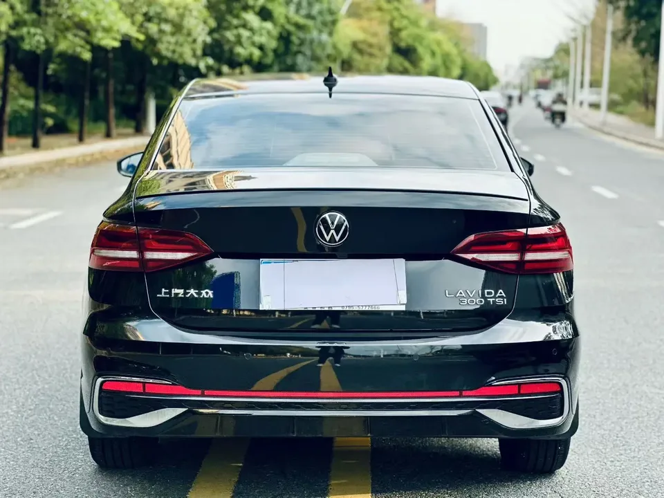 Volkswagen Lavida 300TSI DSG Starry Sky Eternal Edition 2024 — миниатюра 4