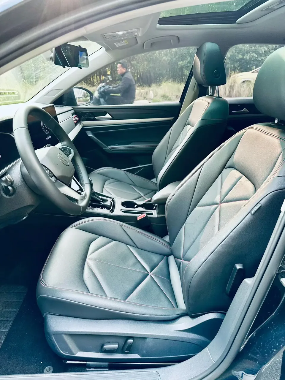 Volkswagen Lavida 300TSI DSG Starry Sky Eternal Edition 2024 — миниатюра 5