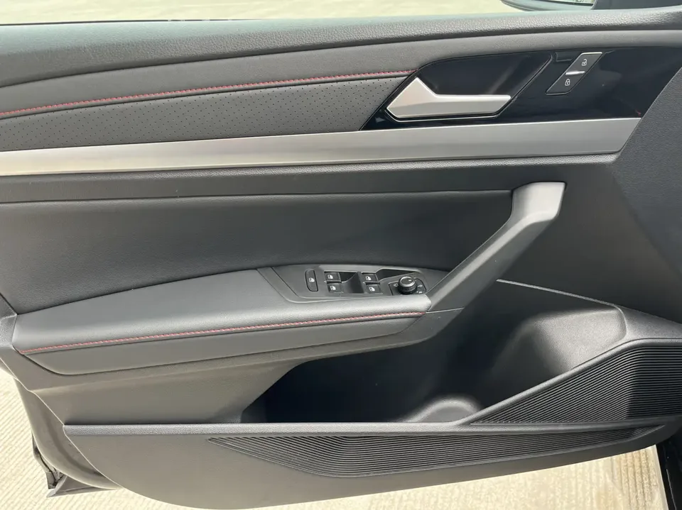 Volkswagen Lavida 300TSI DSG Starry Sky Leading Edition 2025 — миниатюра 4