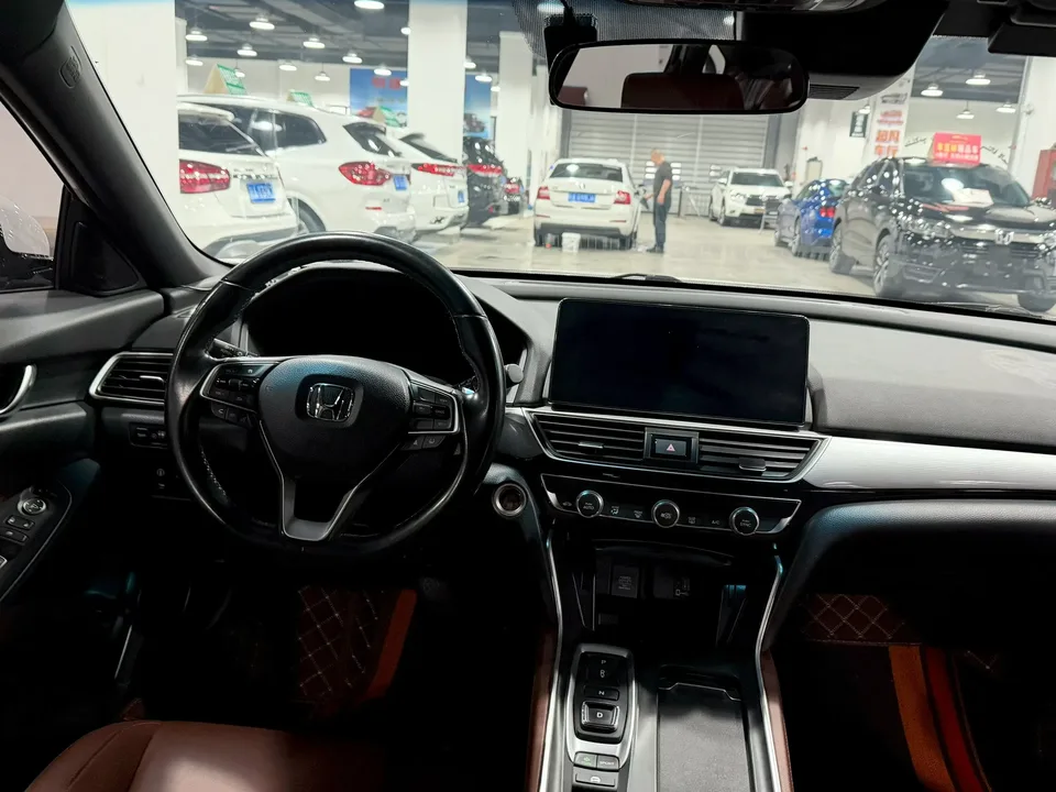 Honda Inspire 2022 Insignia Hybrid 2.0L Pure Elegant Edition 2022 — миниатюра 4