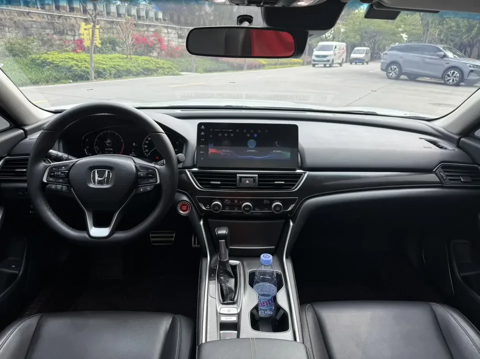 Honda Accord 2022 Accord 260TURBO Fantasy Night Premium Edition 2022 — миниатюра 3