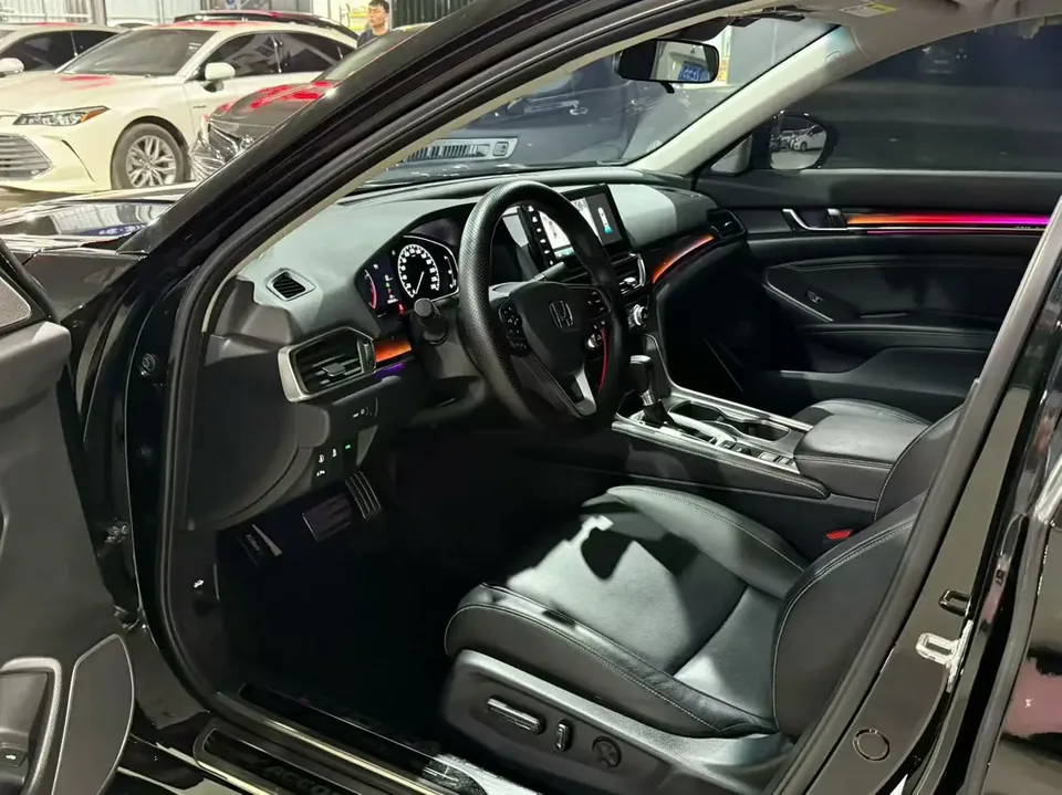 Honda Accord 2022 Accord 260TURBO Fantasy Night Premium Edition 2022 — миниатюра 3