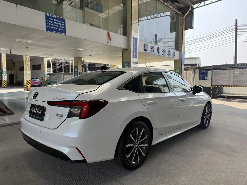 Honda Integra Style 2023 240TURBO CVT Deluxe Edition 2023 — thumbnail 2