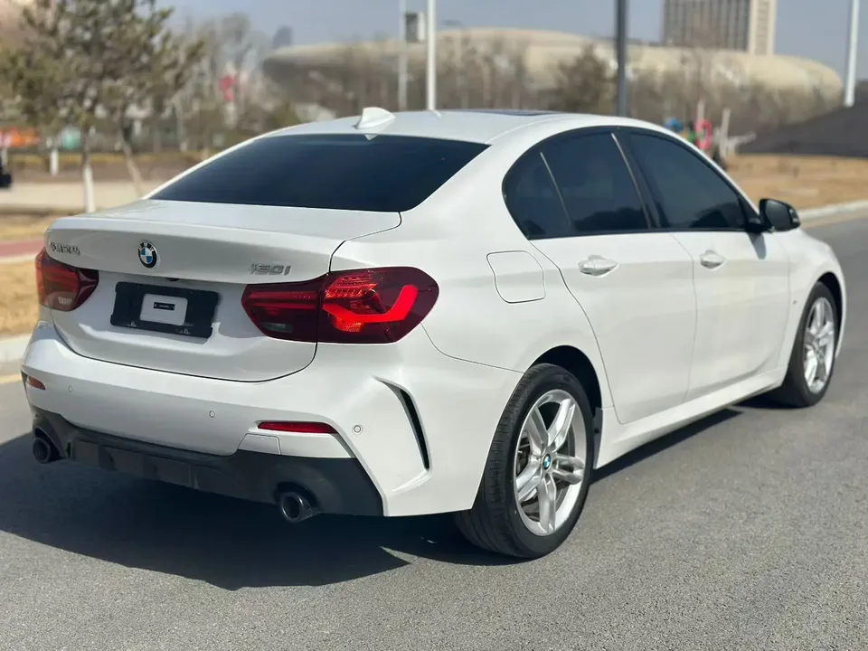 BMW 1 Series 1 Series 2023 BMW 1 Series 2023 120i M Sport Night Edition 2023 — thumbnail 3