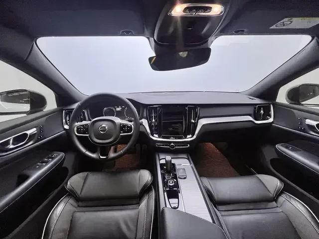 Volvo S60 Volvo S60 2022 B4 Zhiyuan Sports Edition 2022 — миниатюра 3
