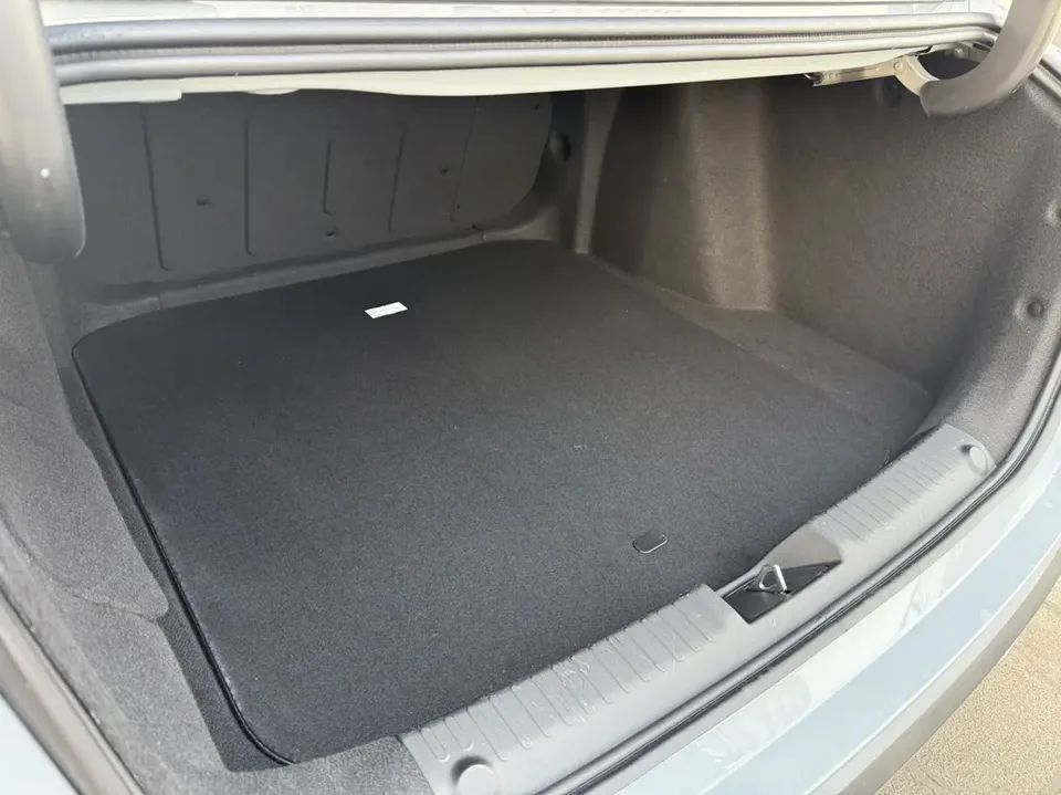 Geely Galaxy L6 Longteng Edition 1.5T DHT 125km PLUS 2024 — миниатюра 4