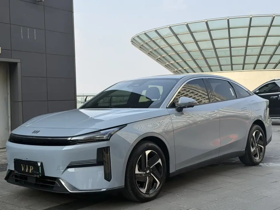 Geely Galaxy L6 2024