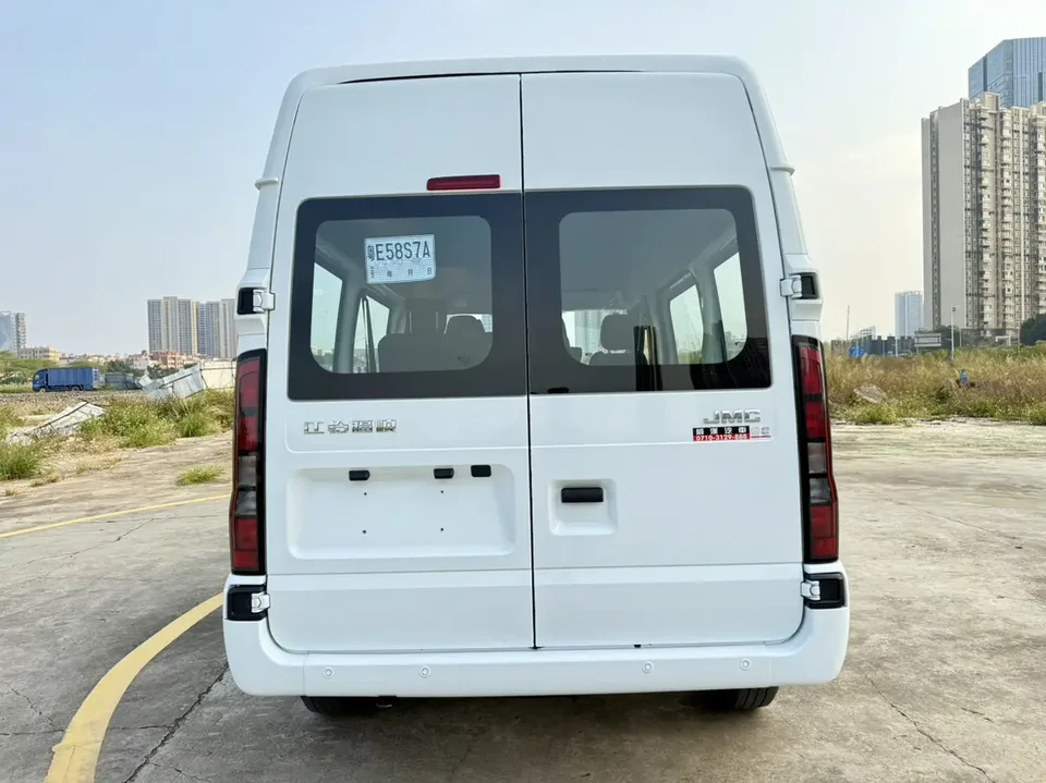 Jiangling Fushun Fushun 2024 2.0T 6MT diesel short-wheelbase mid-high roof commercial multi-purpose passenger vehicle, 5/6 seats 2026 — thumbnail 2